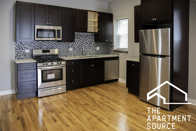 Building Photo - 1929 W Montrose Ave Unit 1S