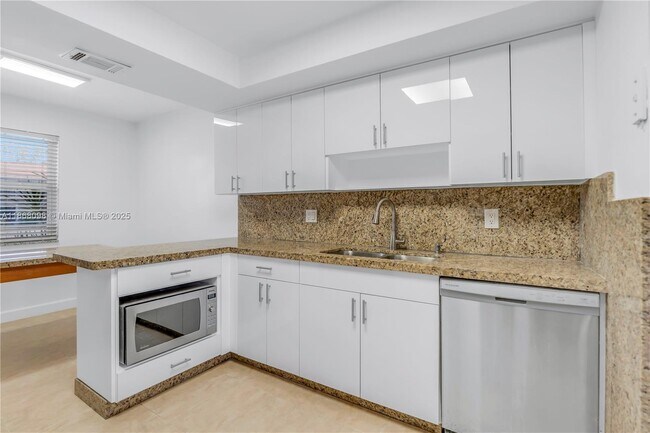 Photo - 3827 NE 166th St