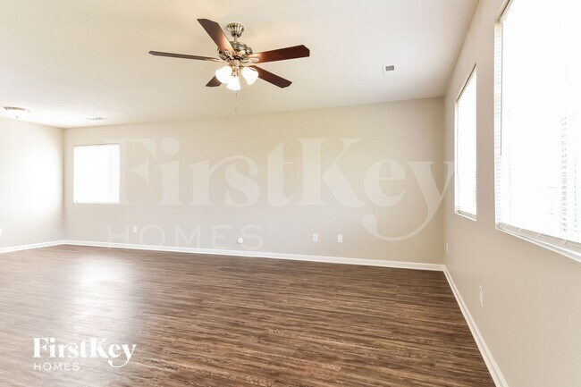 Photo - 800 Stockport Way