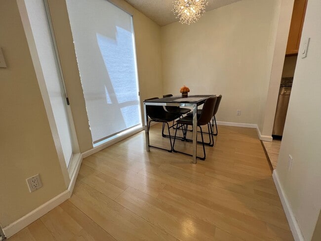 Photo - 2700 Le Conte Ave Unidad 204