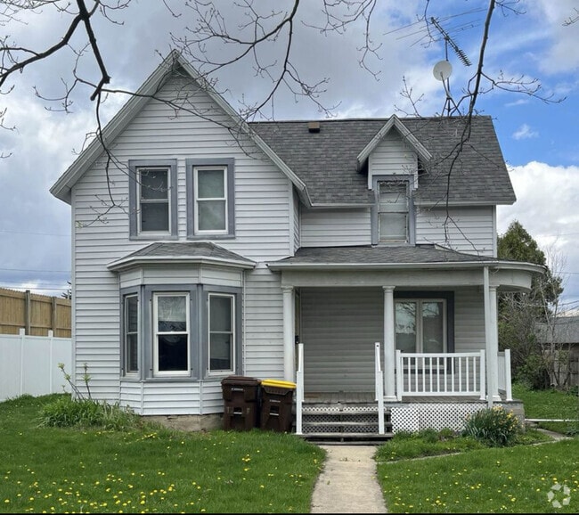 Building Photo - 109 W Benton Ave Rental