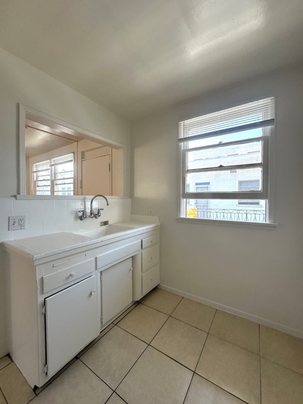 Photo - 1737 N Sycamore Ave Apartment Unit 216