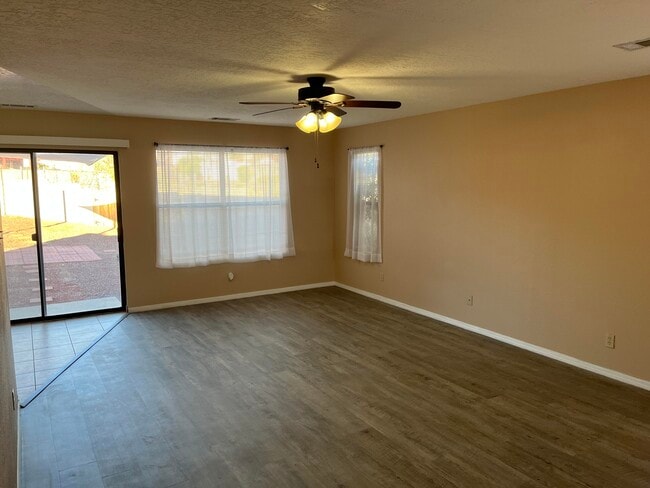 Photo - 4985 Butte Pl NW