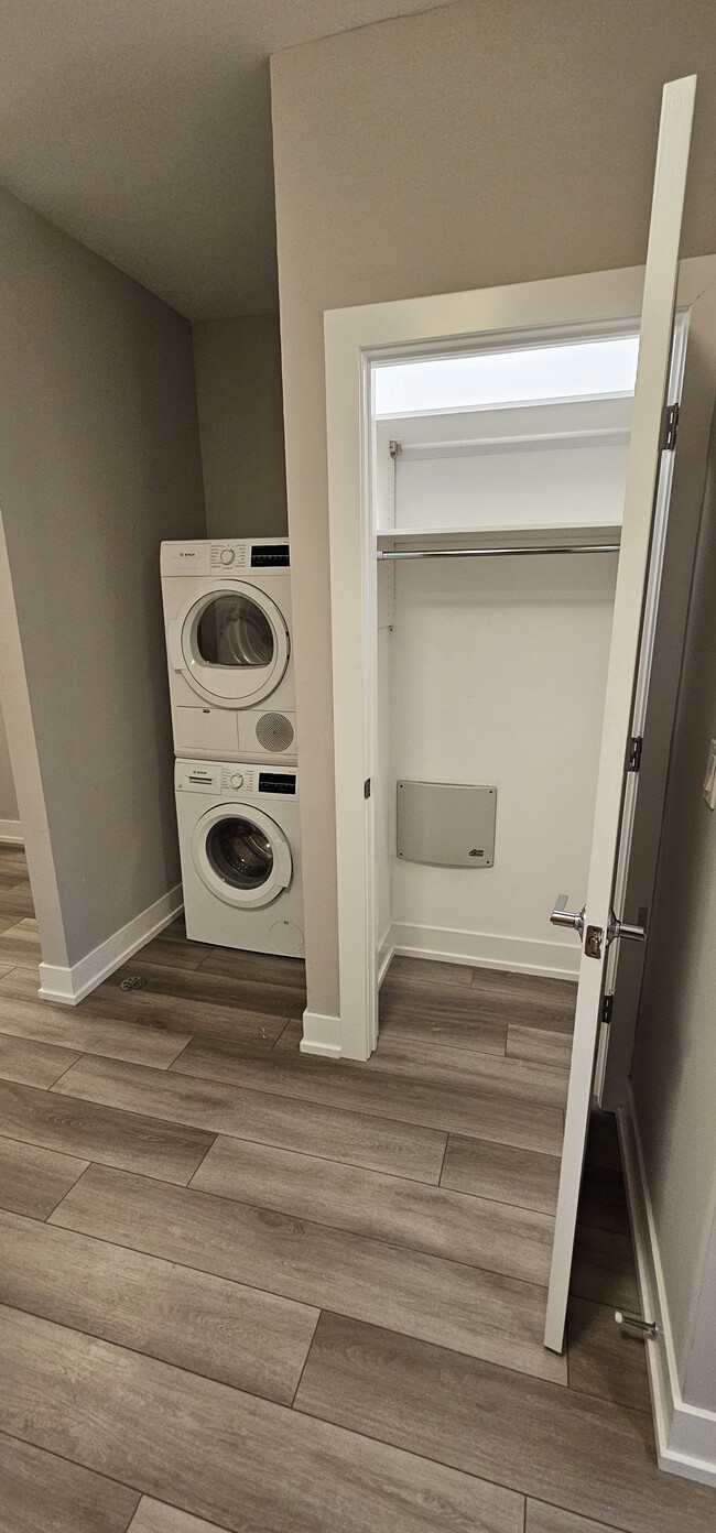 Photo - 3929 N Janssen Ave Unidad 3941-1W