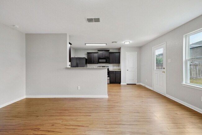 Photo - 6211 Baywood Cres