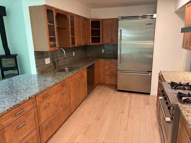 Photo - 2729 Poplar Ln