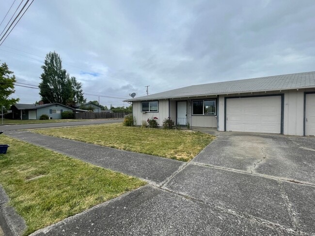 Photo - Great Pet Friendly Two Bedroom Duplex in Lebanon!