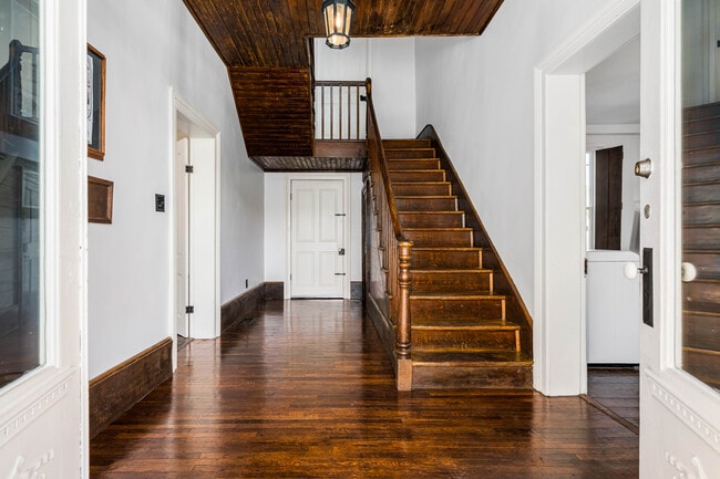 Photo - 120 S Cherokee St