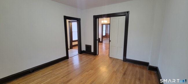 Photo - 130 Church St