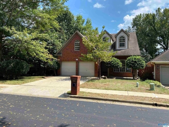 Building Photo - 524 SW Sussex Dr