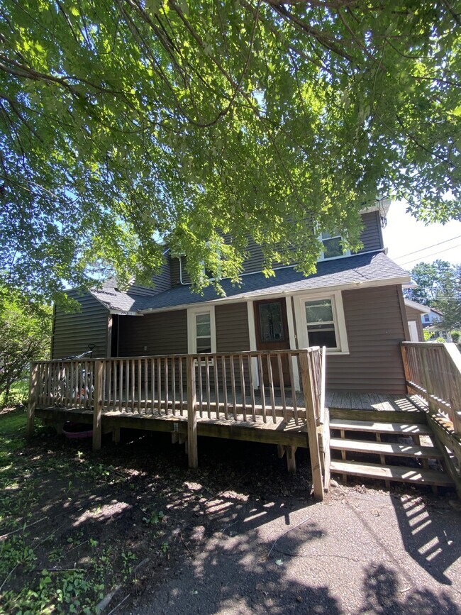 Charming 2-Bed, 2-Bath Duplex in Eau Claire