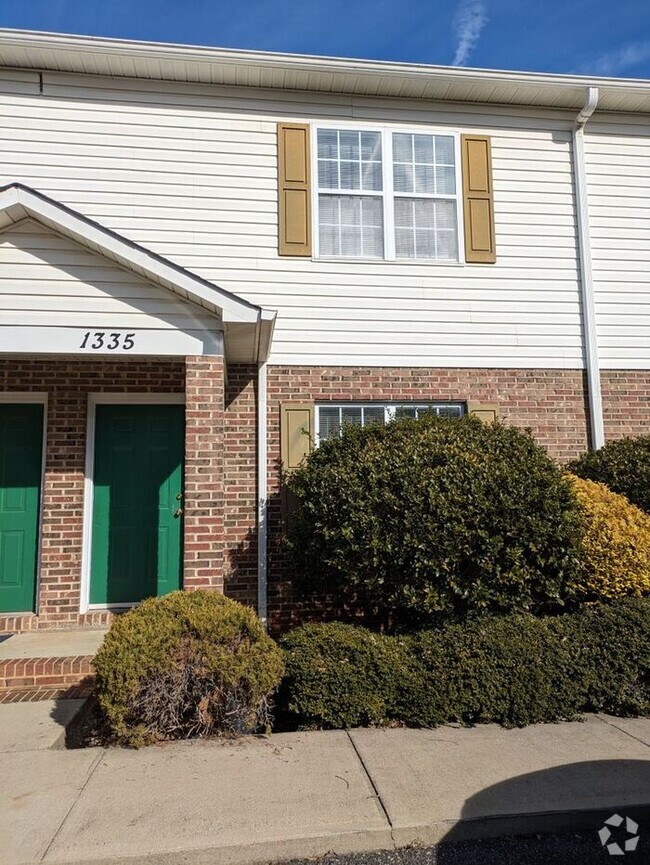 Building Photo - 2BD/1.5BA Townhome At Strawberry Patch Com...