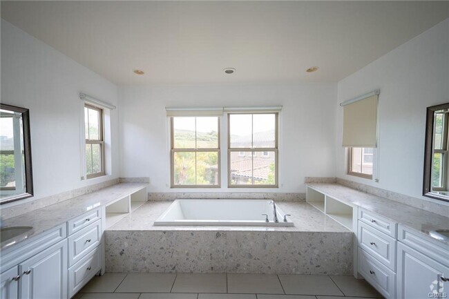 Building Photo - 137 Coyote Brush Rental