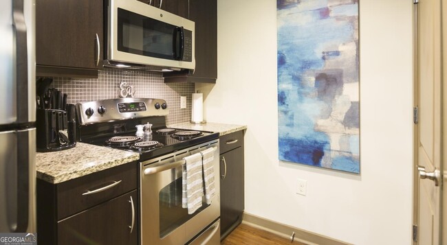 Building Photo - 880 Glenwood Ave SE Unit 2323