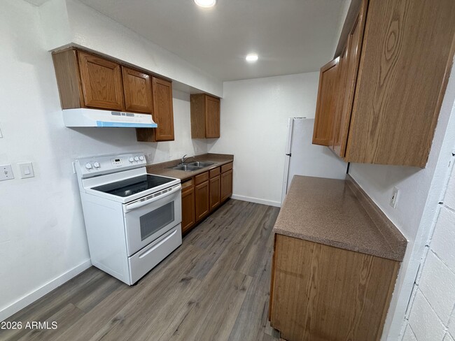 2030 W Cactus Rd Unit C