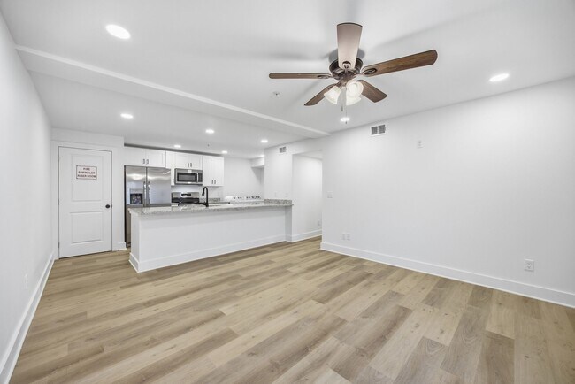 2903 15th Ave Unit 101