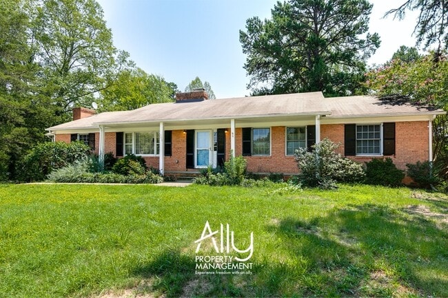 102 Lancaster Ct