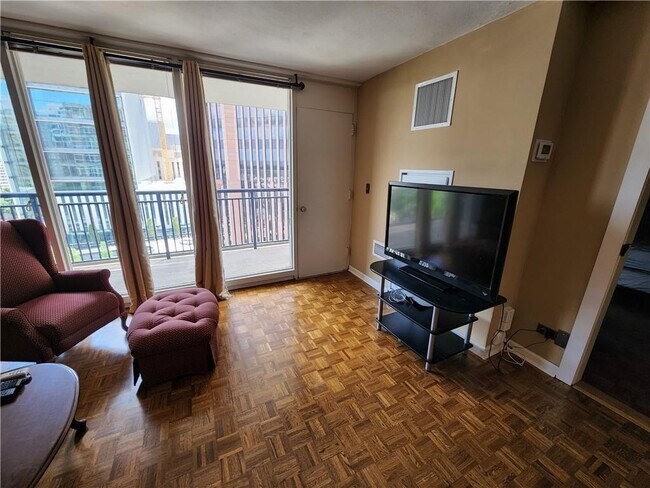 620 Peachtree St NE Unit 1011