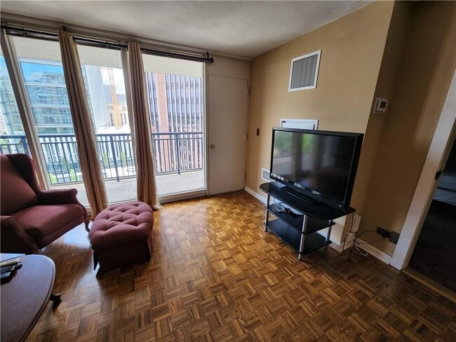 Photo - 620 Peachtree St NE Unit 1011