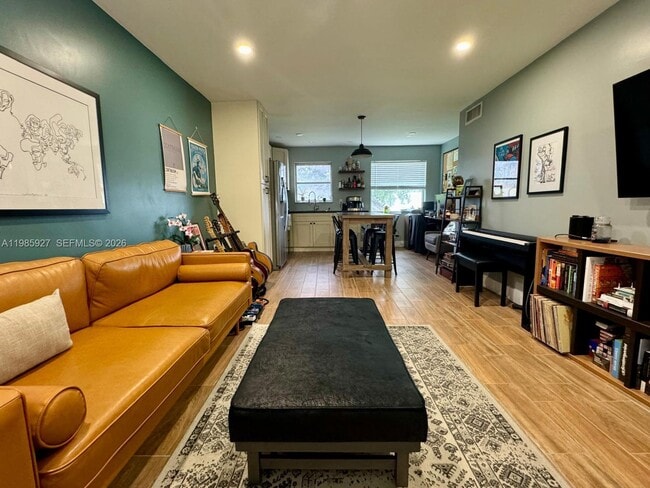 Building Photo - 2840 Taylor St Unit 28