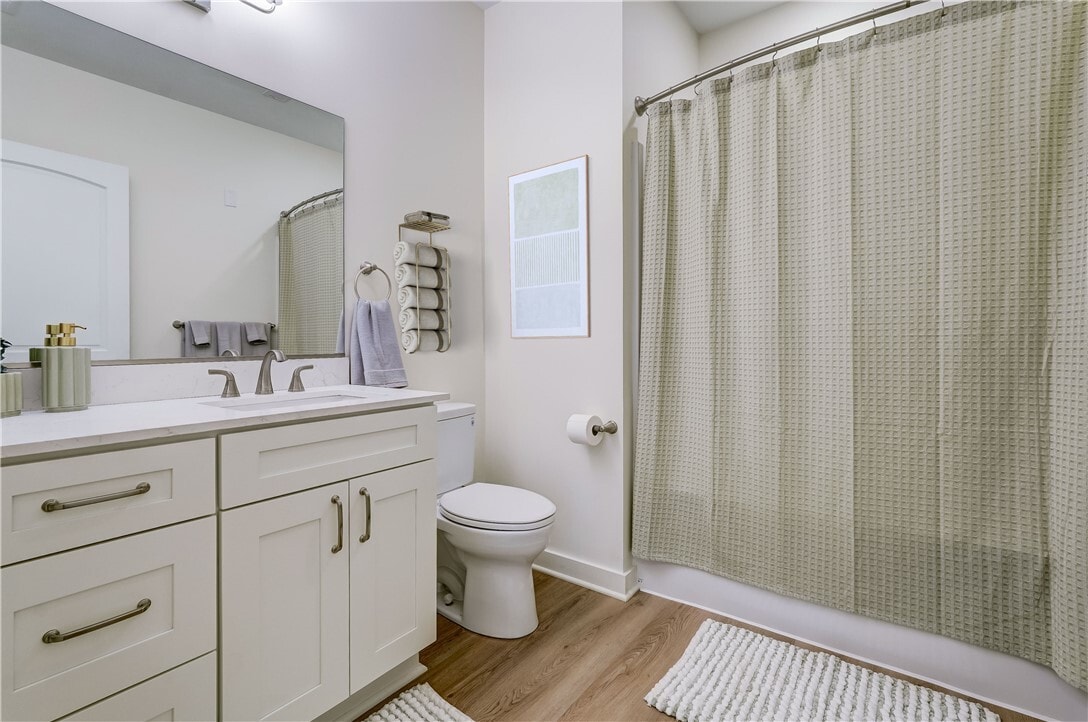 Photo - 160 School St