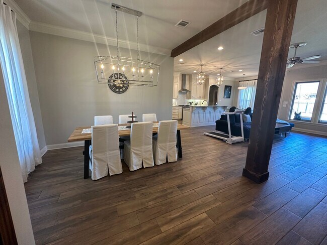 Photo - Gorgeous Updated 3 Bedroom Home - Only 5 years Old!