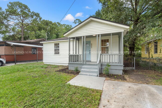 Photo - Charming Newly Renovated 2-Bedroom Home Ne...