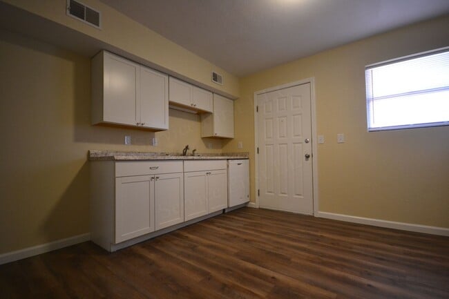 Photo - Pike Apartments Unit B