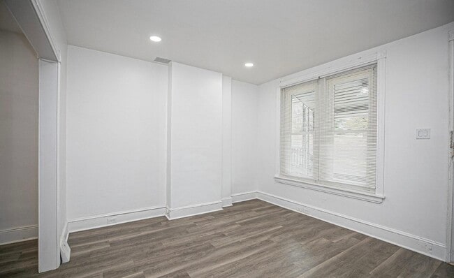 Photo - 6170 Lawnton St