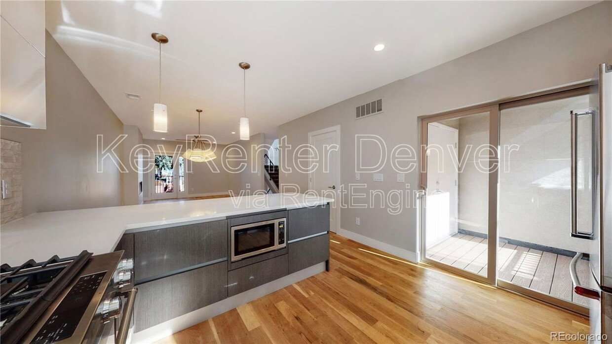 Photo - 1930 N Grove St