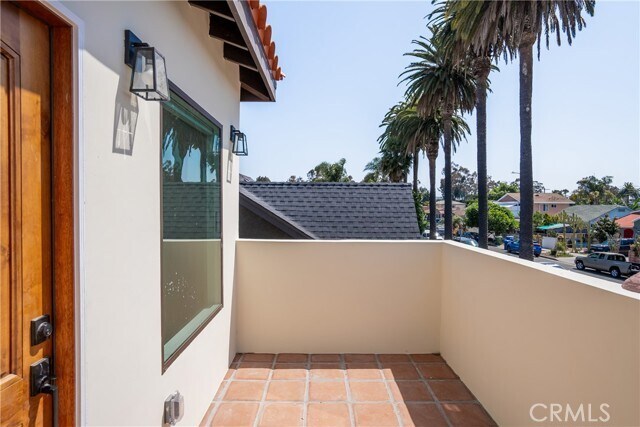 Photo - 2338 Cloverdale Ave