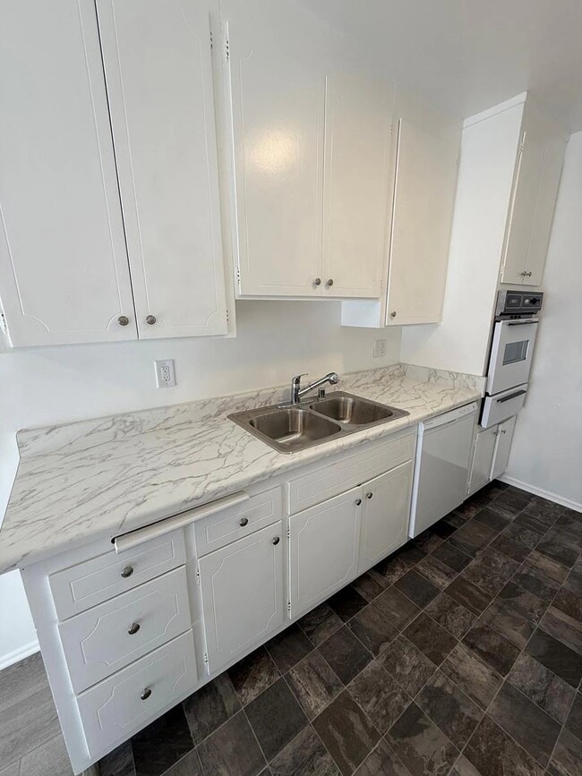 Photo - 10856 Rose Avenue,