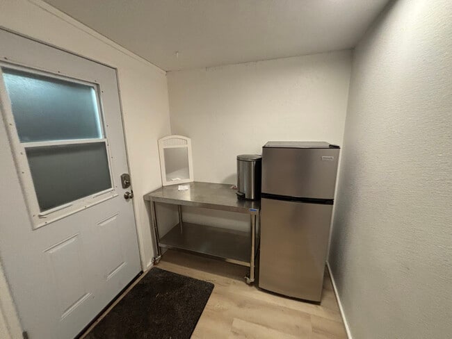 Photo - 528 W 7th St Unit B