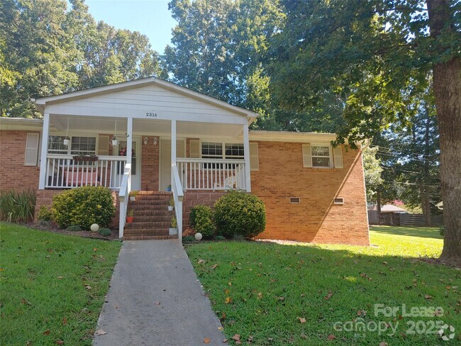 Building Photo - 2316 Woodbridge Dr Rental