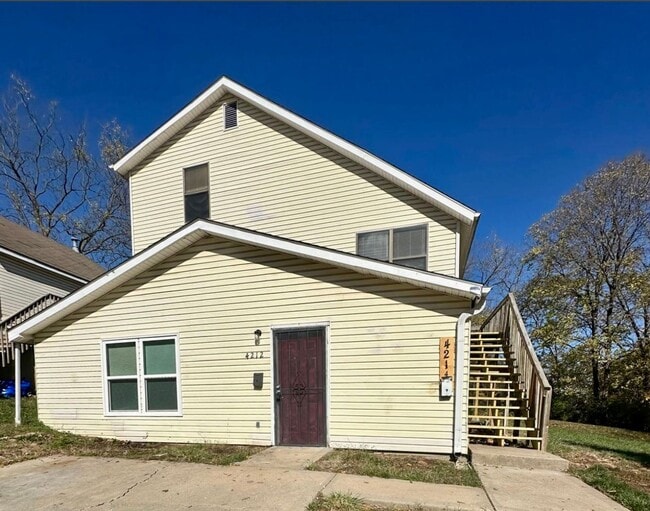 Building Photo - 4212 E 55th St Unit 4214 E 55th St