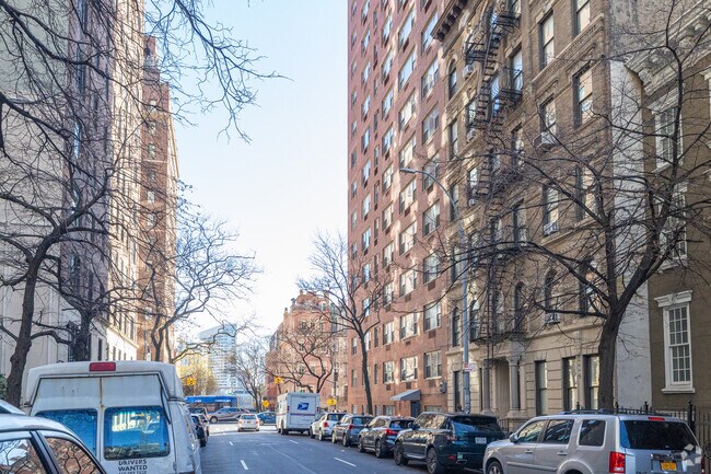 Photo - 444-446 E 58th St