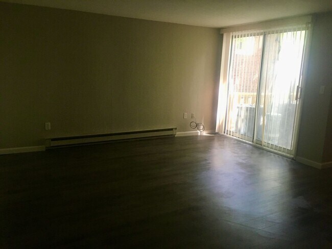 Photo - *** Beautiful & Updated Apartment in Mt. Washington * 1 Block to Grandview Ave * Pet Friendly * A... Unit 1