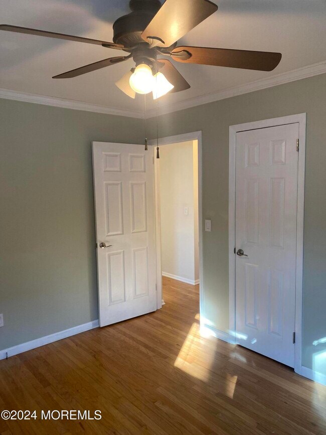 Photo - 105 Suburban Dr