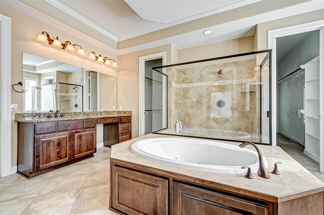 Photo - 2914 Cotswold Lane