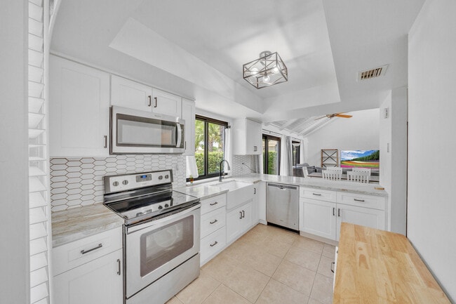 Photo - 235 NW 15th St
