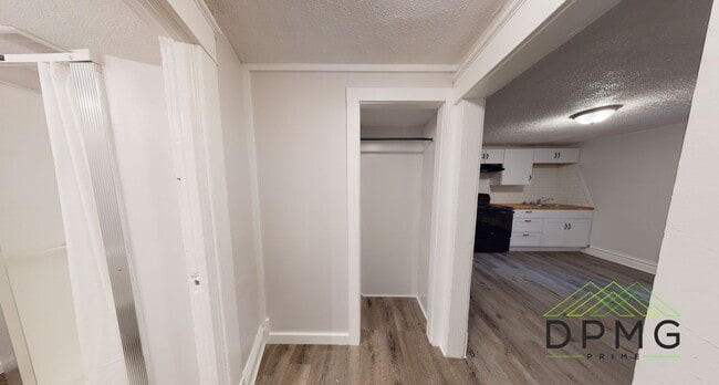 Building Photo - 214 E Elm St Unit 4