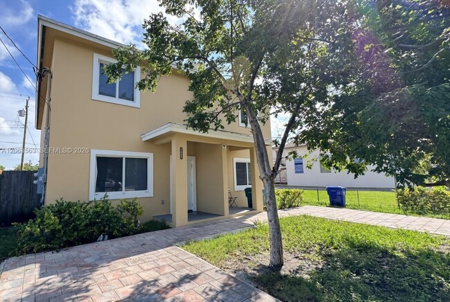 Building Photo - 1770 NW 55th St Unit 1