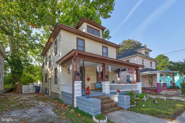 Photo - 220 Hazel Ave