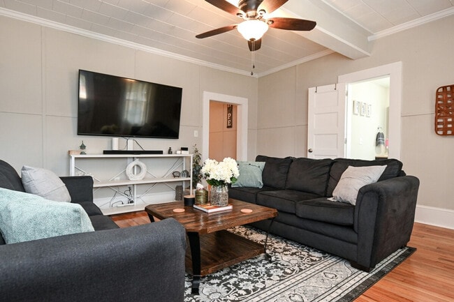 Building Photo - 130 Whitehall Rd Unit ID1247992P Rental