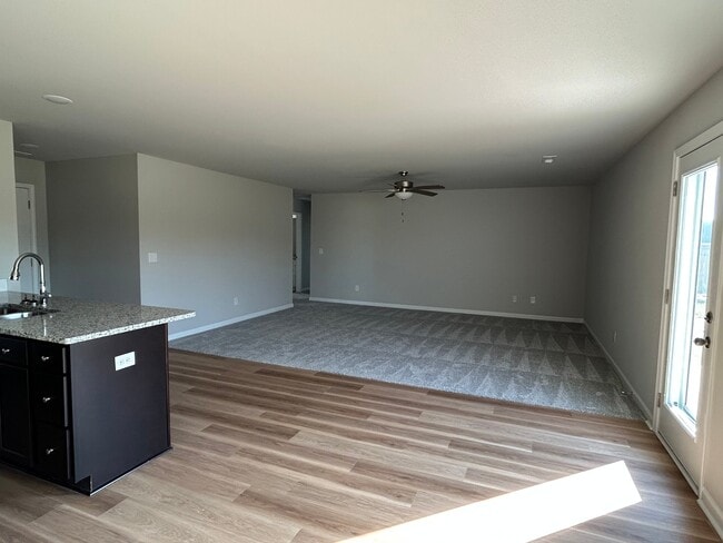 Photo - 262 Swinson Dr