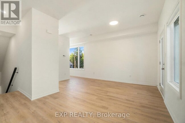 Photo - 255 Castor St