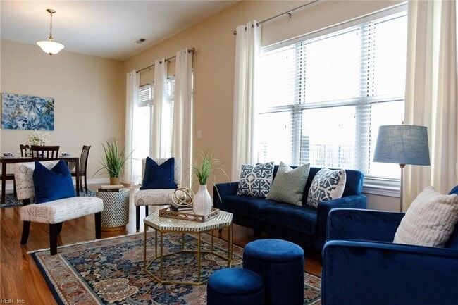 Building Photo - 670 Town Center Dr Unit 405