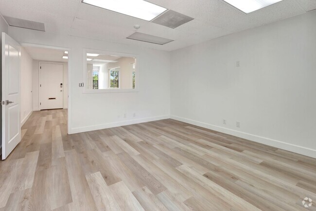 Building Photo - 14751 Plaza Dr Rental
