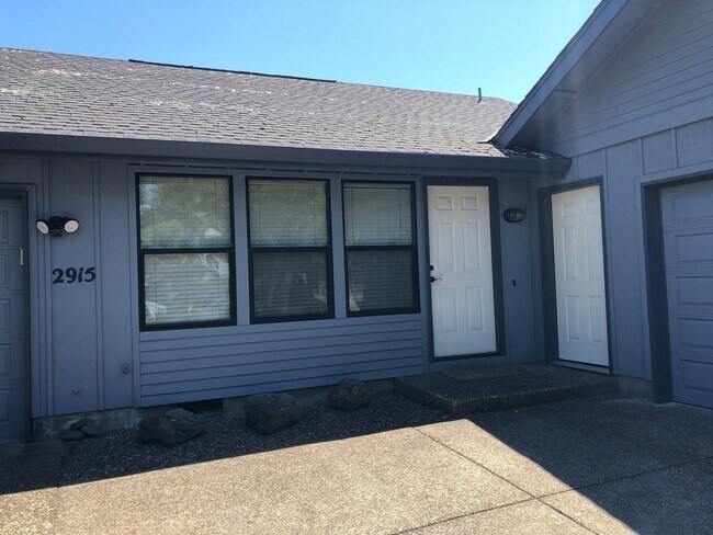 Photo - 2-bedroom 2-bathroom duplex with 2 garages in Eugene!