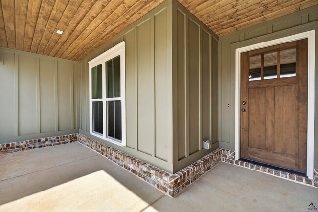 Photo - 213 Saraland Trl